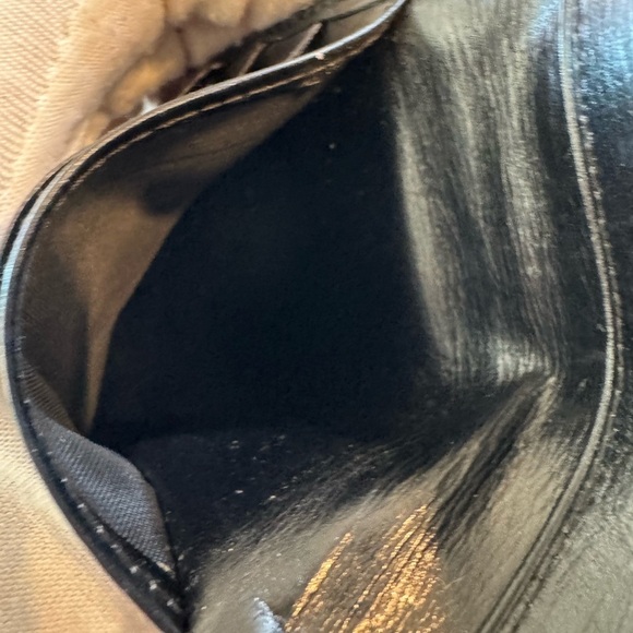 - Louis Vuitton Men's epi Black Wallet good condition - Picture 8 of 11